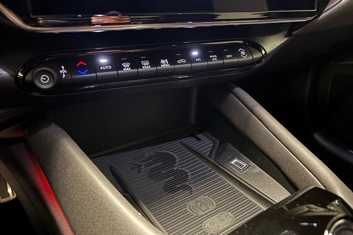 Rød Alfa Romeo Junior fra 2024