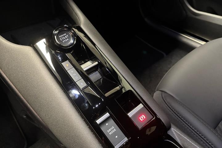 Rød Alfa Romeo Junior fra 2024