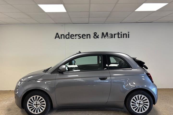 Grå Fiat 500e fra 2023