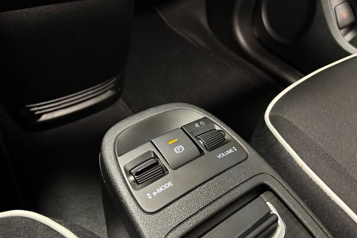Grå Fiat 500e fra 2023
