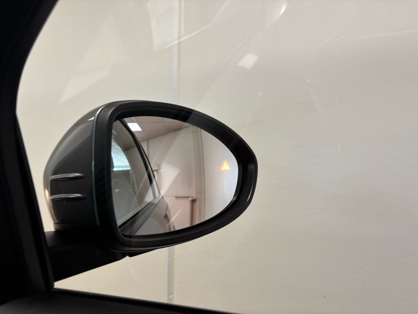 Grå Fiat 500e fra 2023