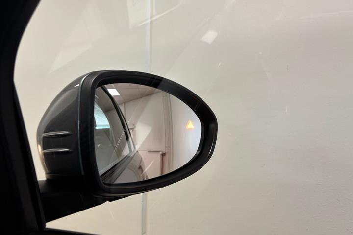 Grå Fiat 500e fra 2023