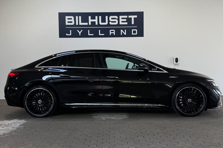Sort Mercedes EQE350+ fra 2022