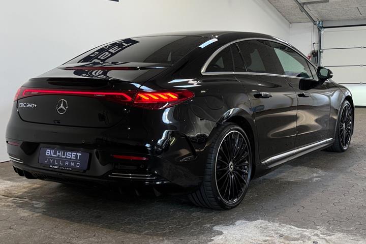 Sort Mercedes EQE350+ fra 2022