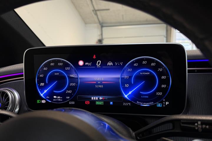 Sort Mercedes EQE350+ fra 2022