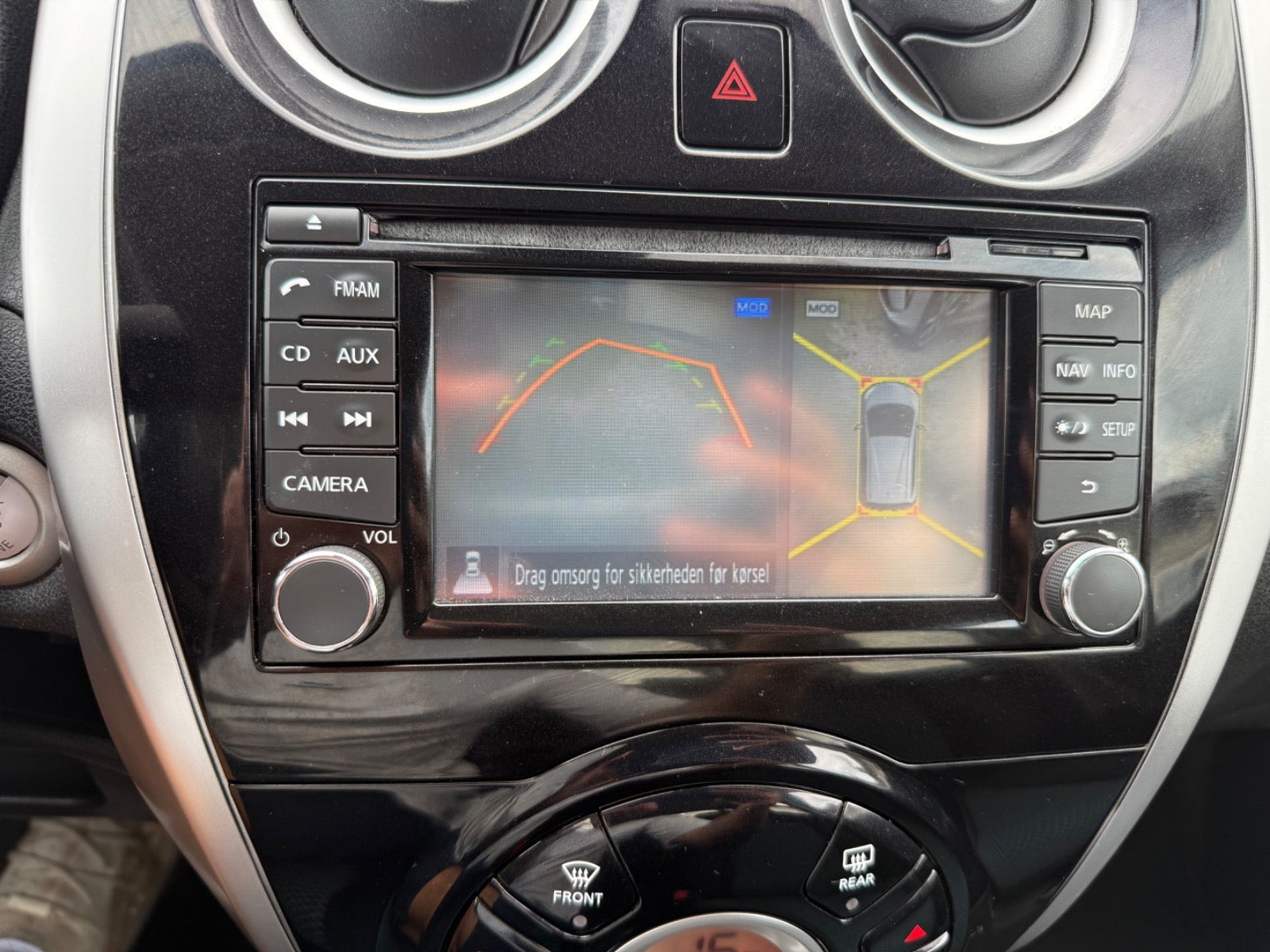 Hvid Nissan Note fra 2014