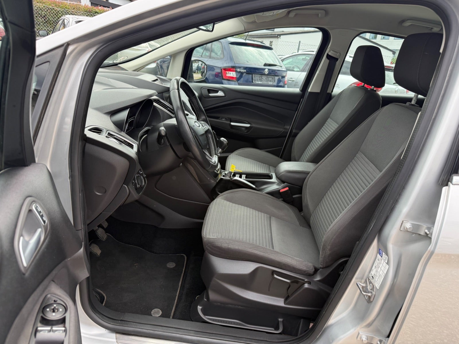 Sølv Ford C-MAX fra 2016