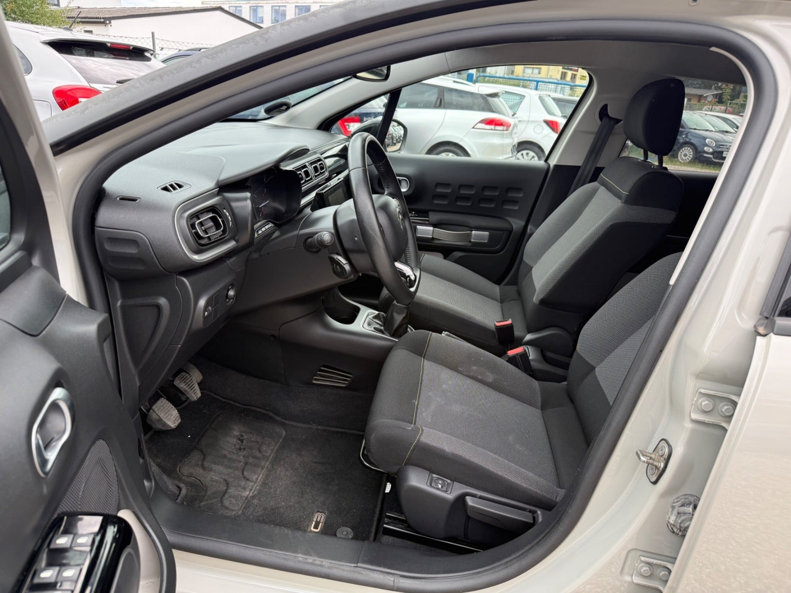 Beige Citroën C3 fra 2020