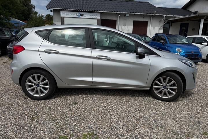 Sølv Ford Fiesta fra 2020