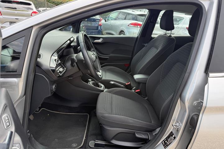 Sølv Ford Fiesta fra 2020