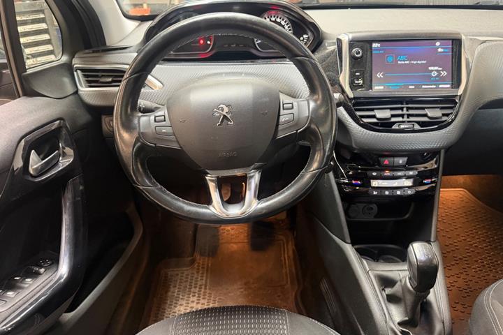 Grøn Peugeot 208 fra 2017