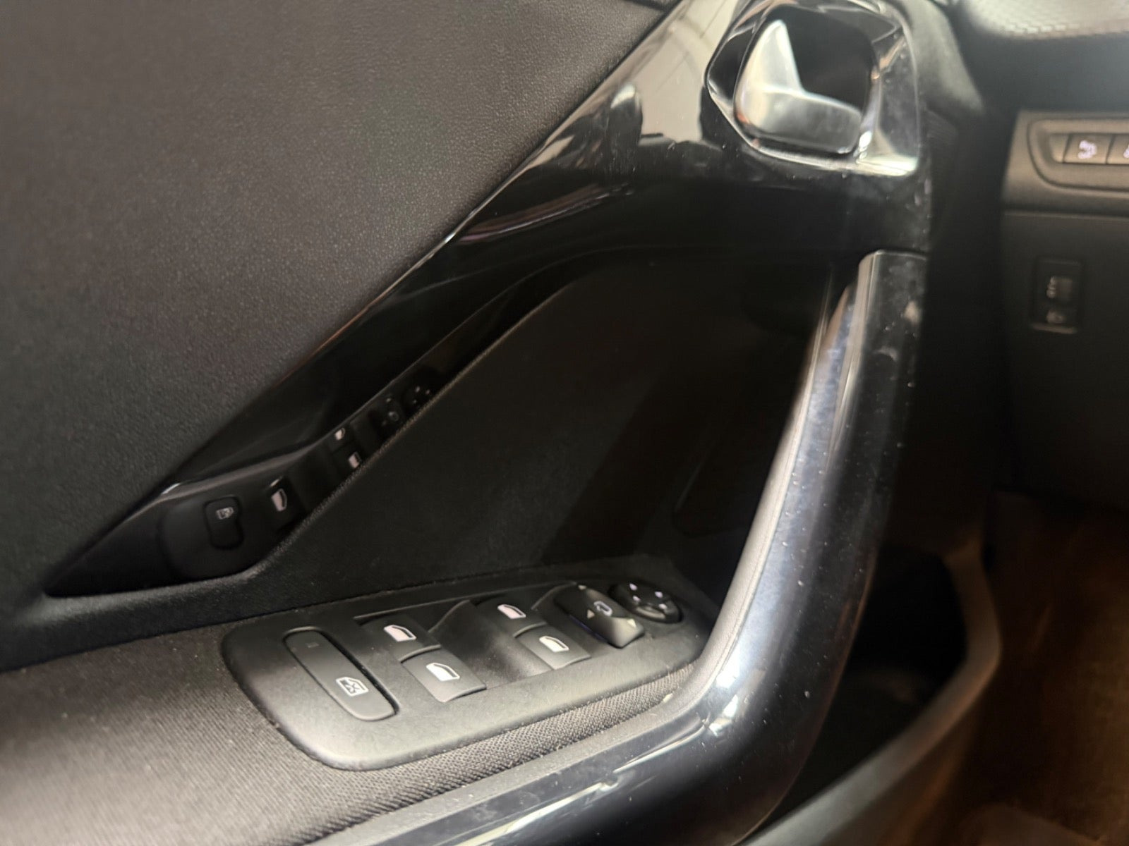 Grøn Peugeot 208 fra 2017