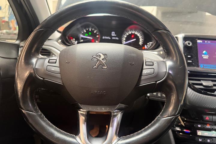 Grøn Peugeot 208 fra 2017