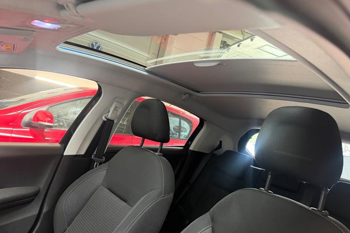 Grøn Peugeot 208 fra 2017
