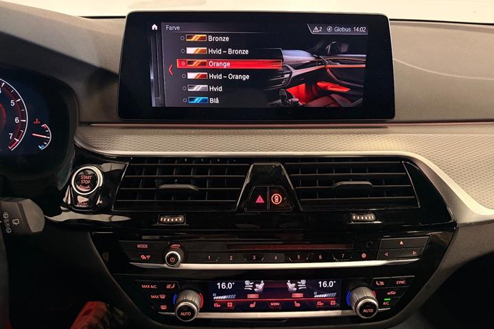 Sort BMW 540i fra 2018