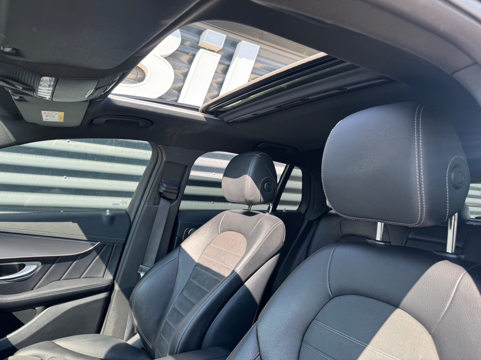 Sort Mercedes EQC400 fra 2020