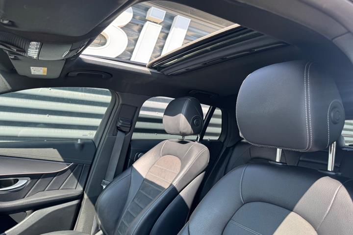 Sort Mercedes EQC400 fra 2020