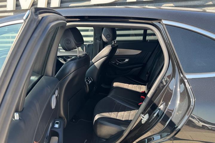 Sort Mercedes EQC400 fra 2020