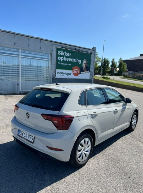 Grå VW Polo fra 2024