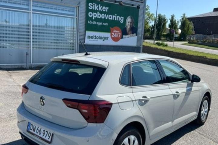 Grå VW Polo fra 2024