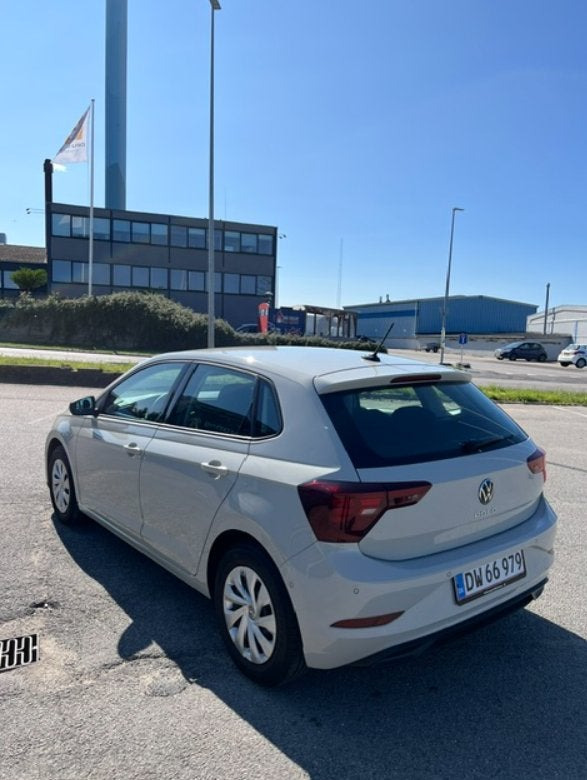 Grå VW Polo fra 2024