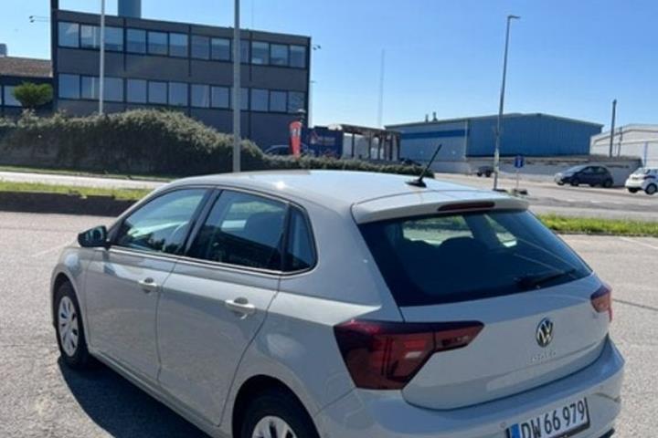 Grå VW Polo fra 2024