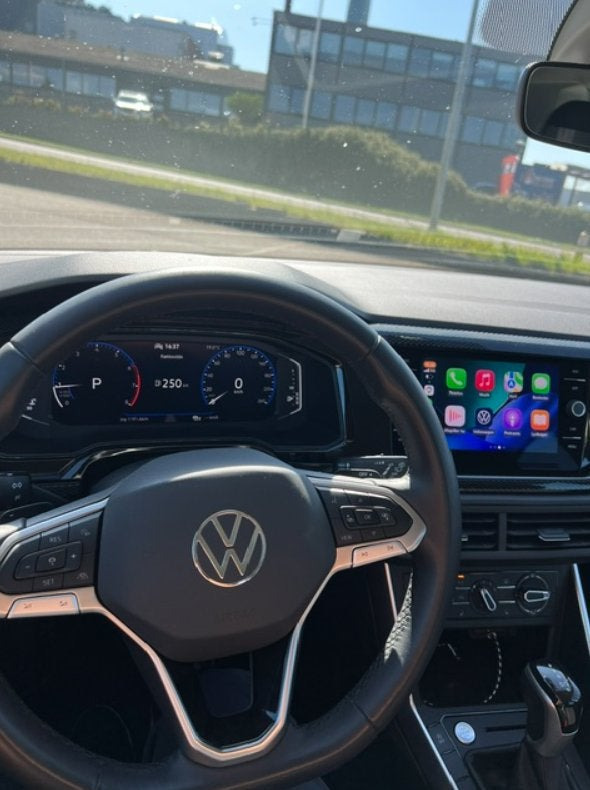 Grå VW Polo fra 2024
