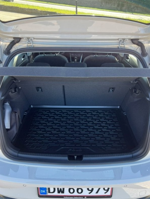Grå VW Polo fra 2024