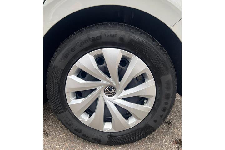 Grå VW Polo fra 2024
