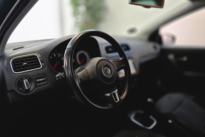 Sort VW Polo fra 2012