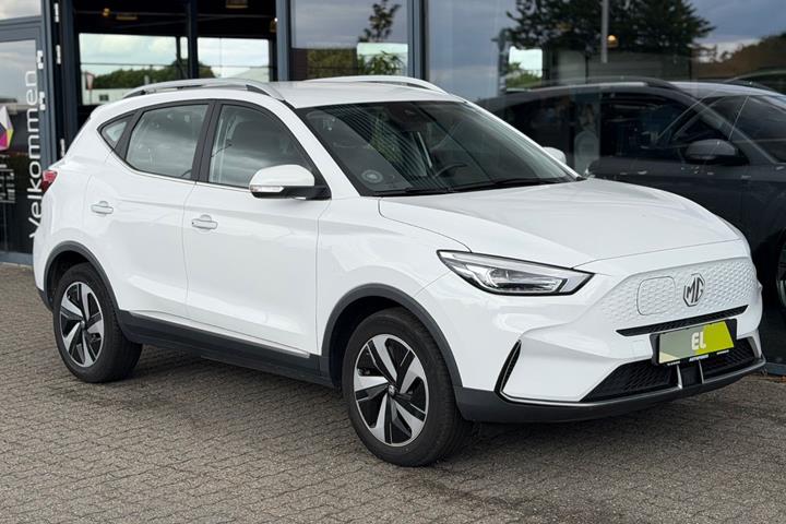Hvid MG ZS fra 2022 set udefra