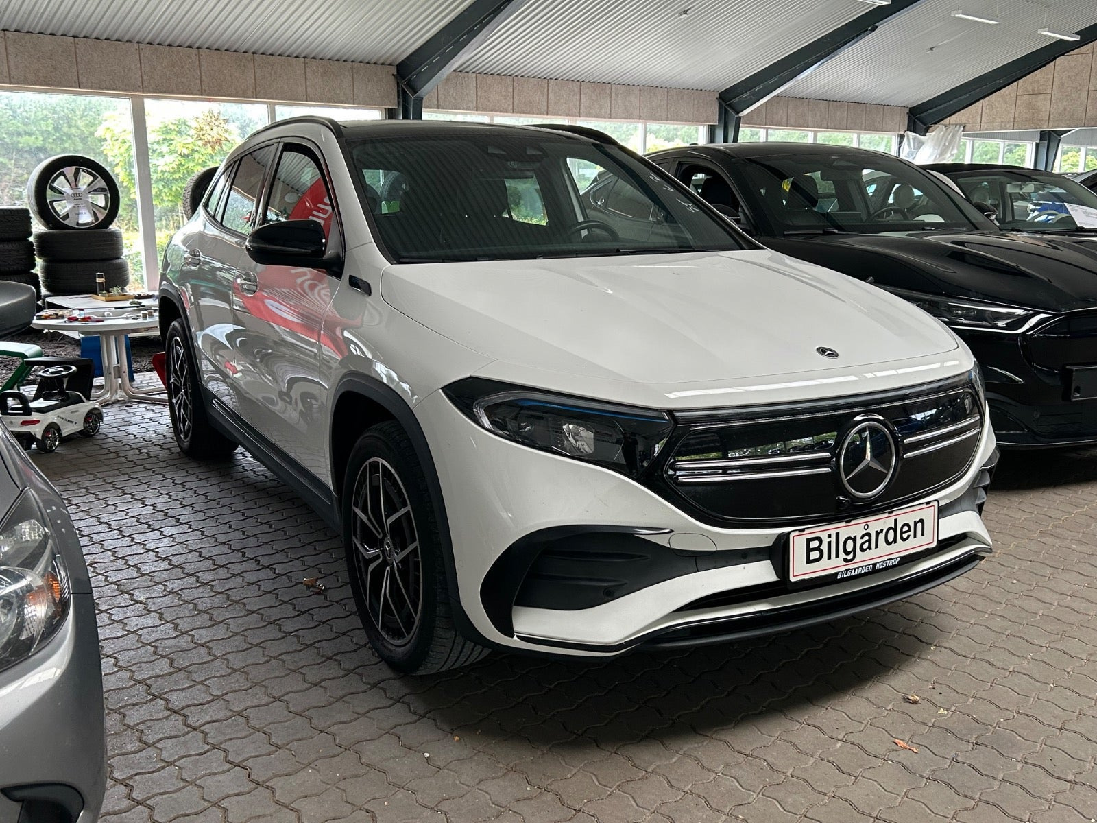 Hvid Mercedes EQA250 fra 2021