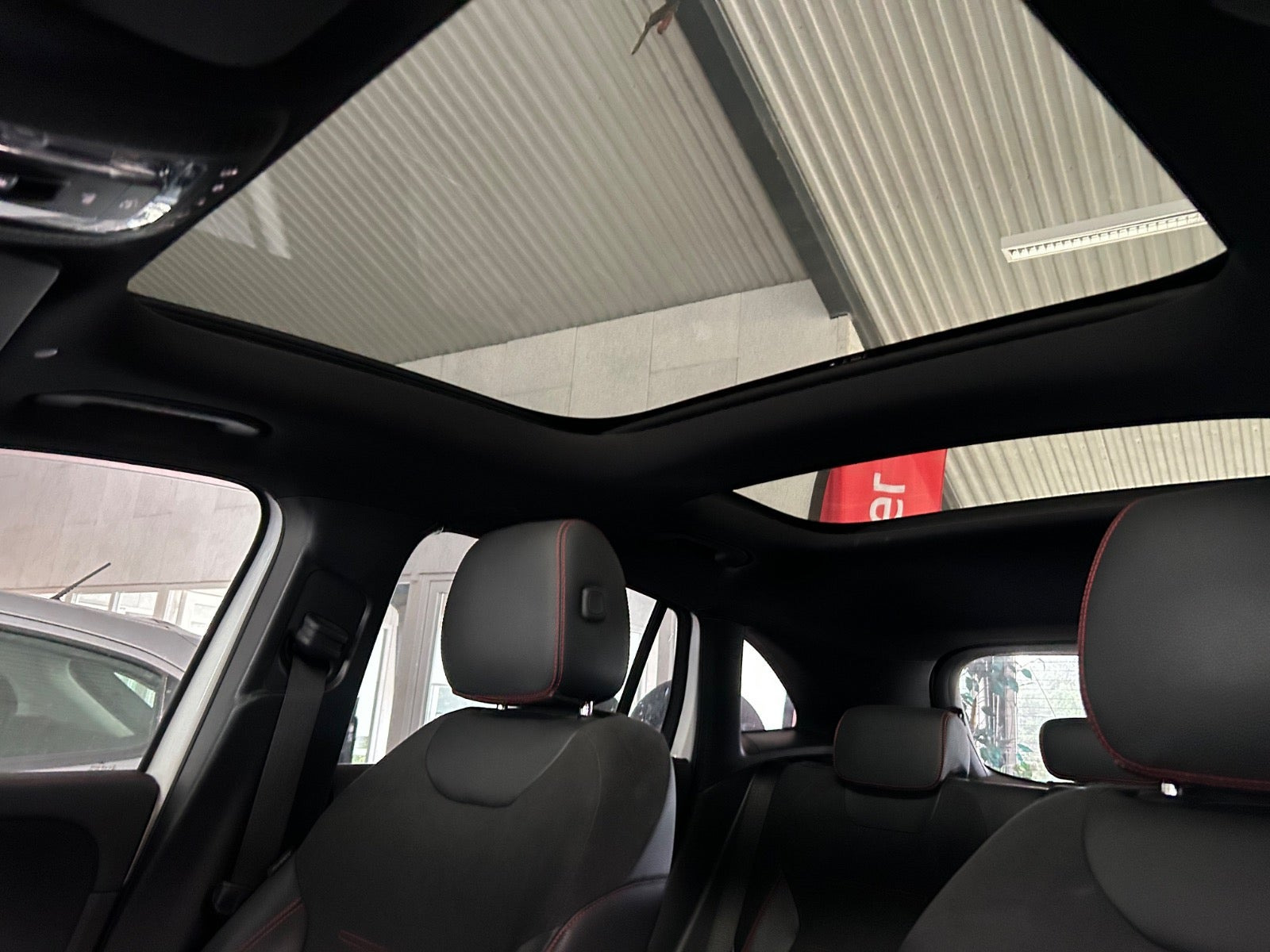 Hvid Mercedes EQA250 fra 2021