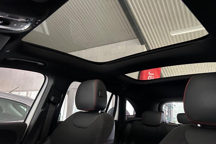 Hvid Mercedes EQA250 fra 2021
