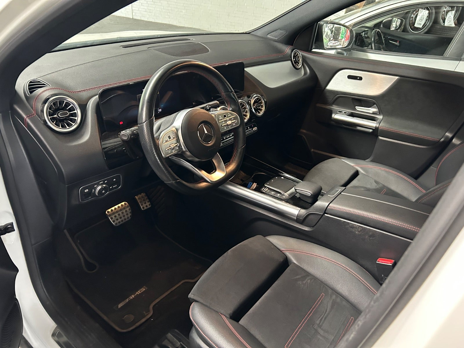 Hvid Mercedes EQA250 fra 2021