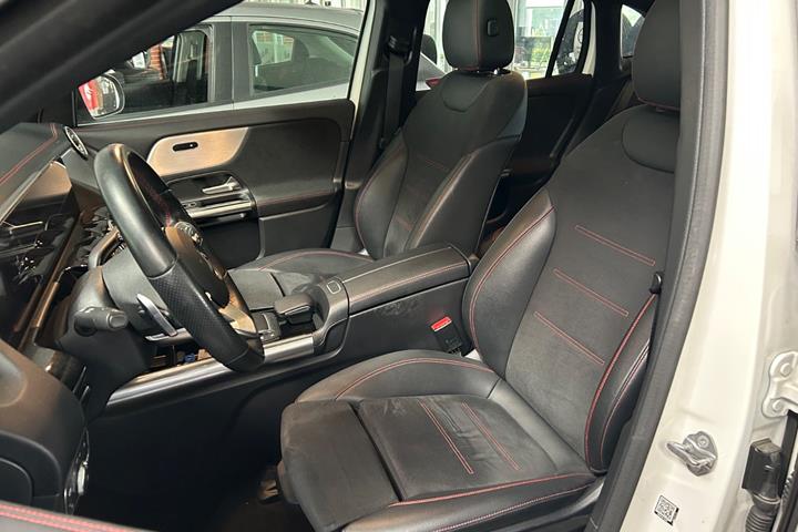 Hvid Mercedes EQA250 fra 2021