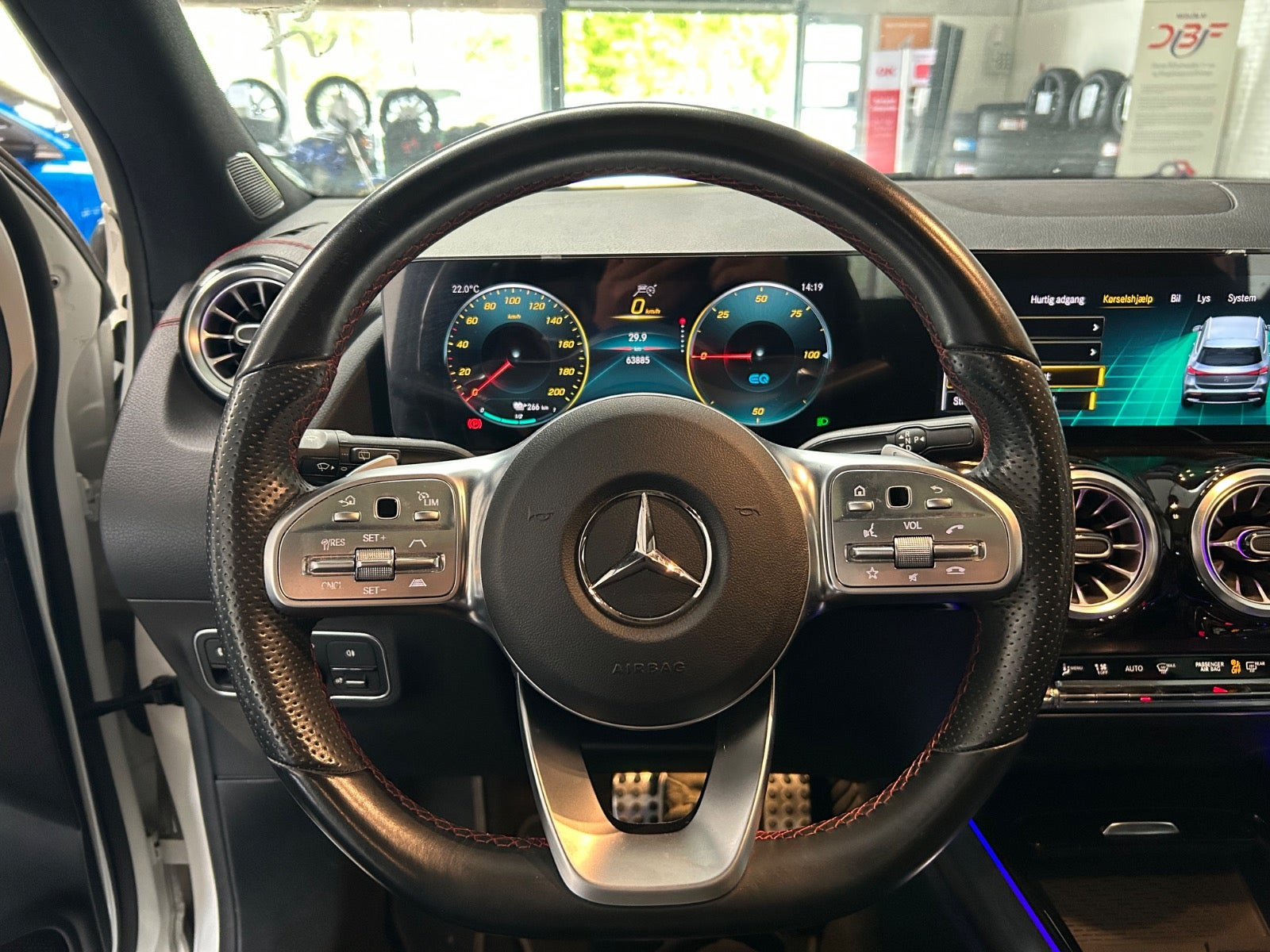 Hvid Mercedes EQA250 fra 2021
