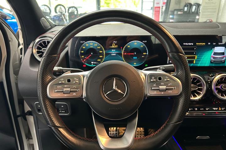 Hvid Mercedes EQA250 fra 2021