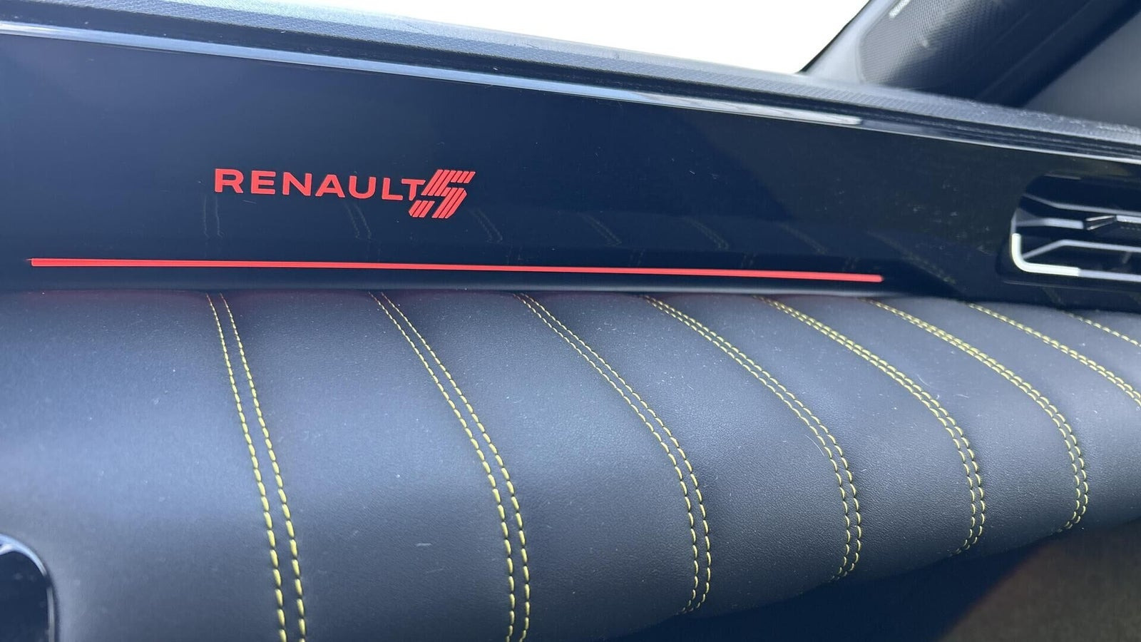 Sort Renault 5 E-Tech fra 2025