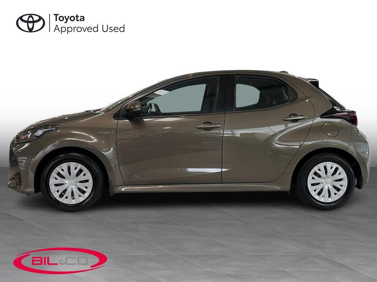 Bronze Toyota Yaris fra 2020