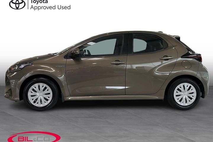 Bronze Toyota Yaris fra 2020
