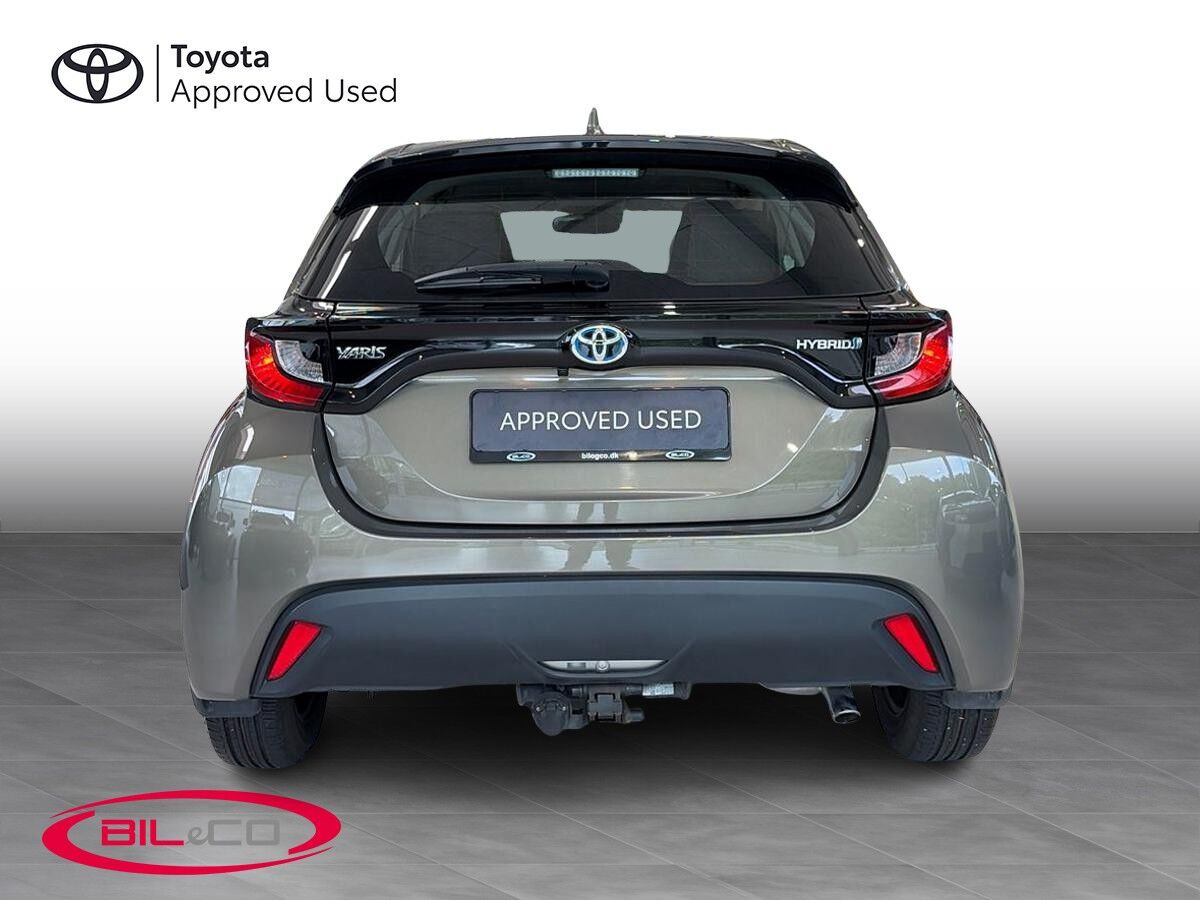 Bronze Toyota Yaris fra 2020