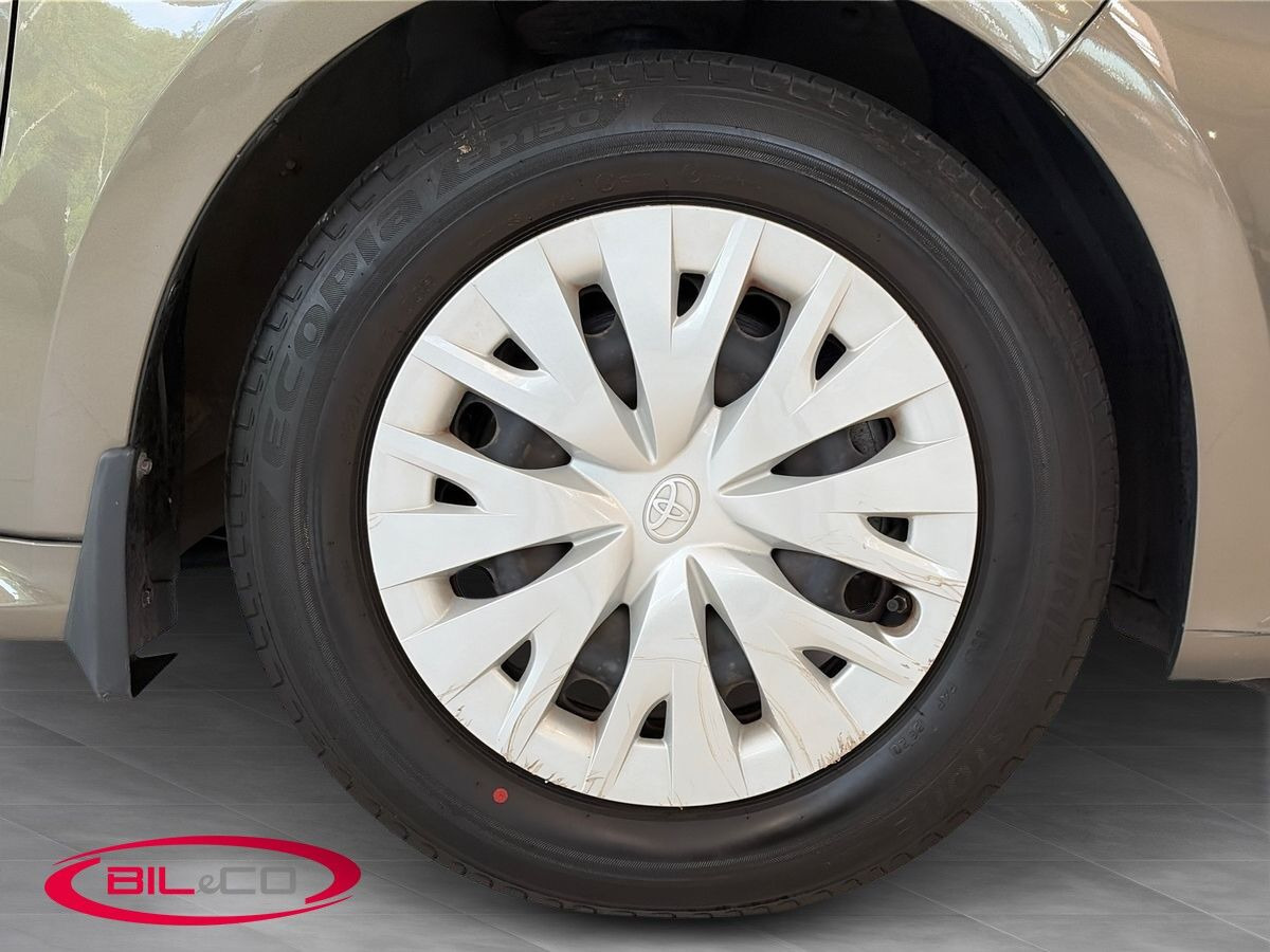 Bronze Toyota Yaris fra 2020