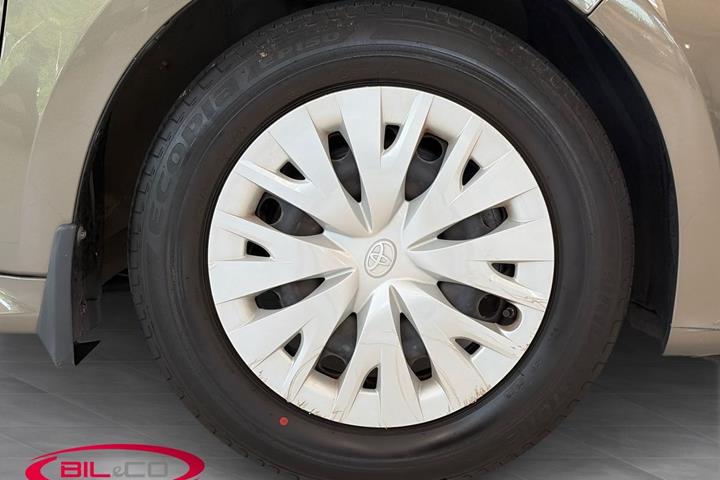 Bronze Toyota Yaris fra 2020