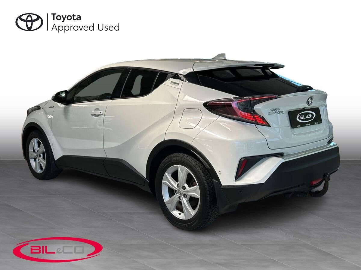 Hvid Toyota C-HR fra 2019