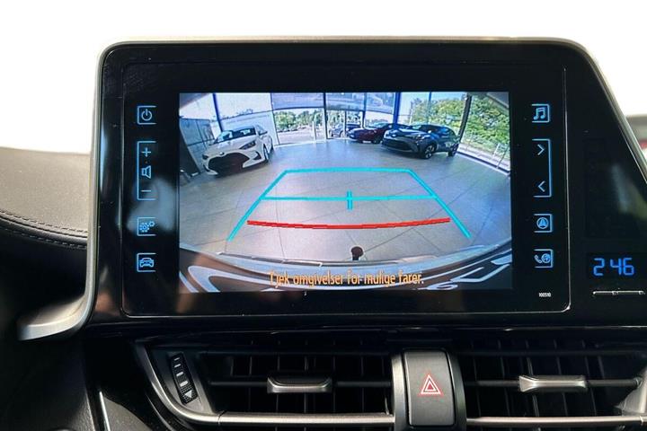 Hvid Toyota C-HR fra 2019