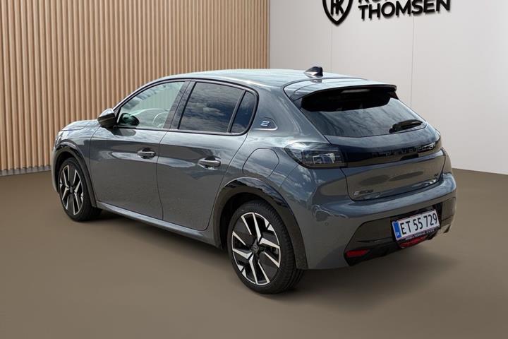 Grå Peugeot e-208 fra 2025
