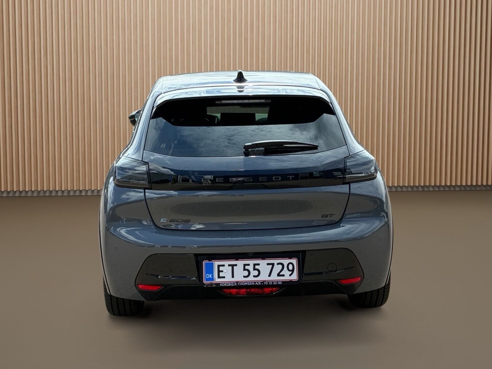 Grå Peugeot e-208 fra 2025