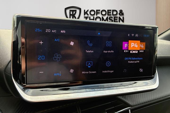 Grå Peugeot e-208 fra 2025