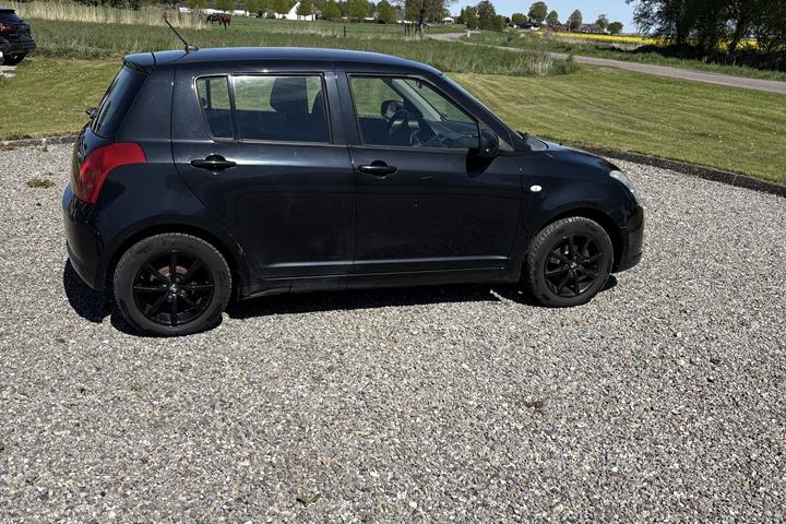 Sort Suzuki Swift fra 2006